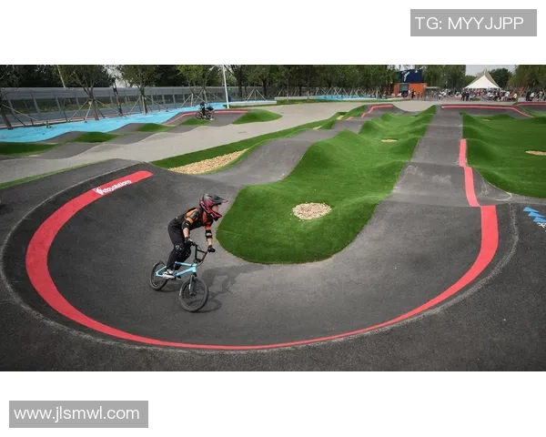 极限运动的魅力与挑战：深入了解重庆极限运动队的默契配合与训练秘诀